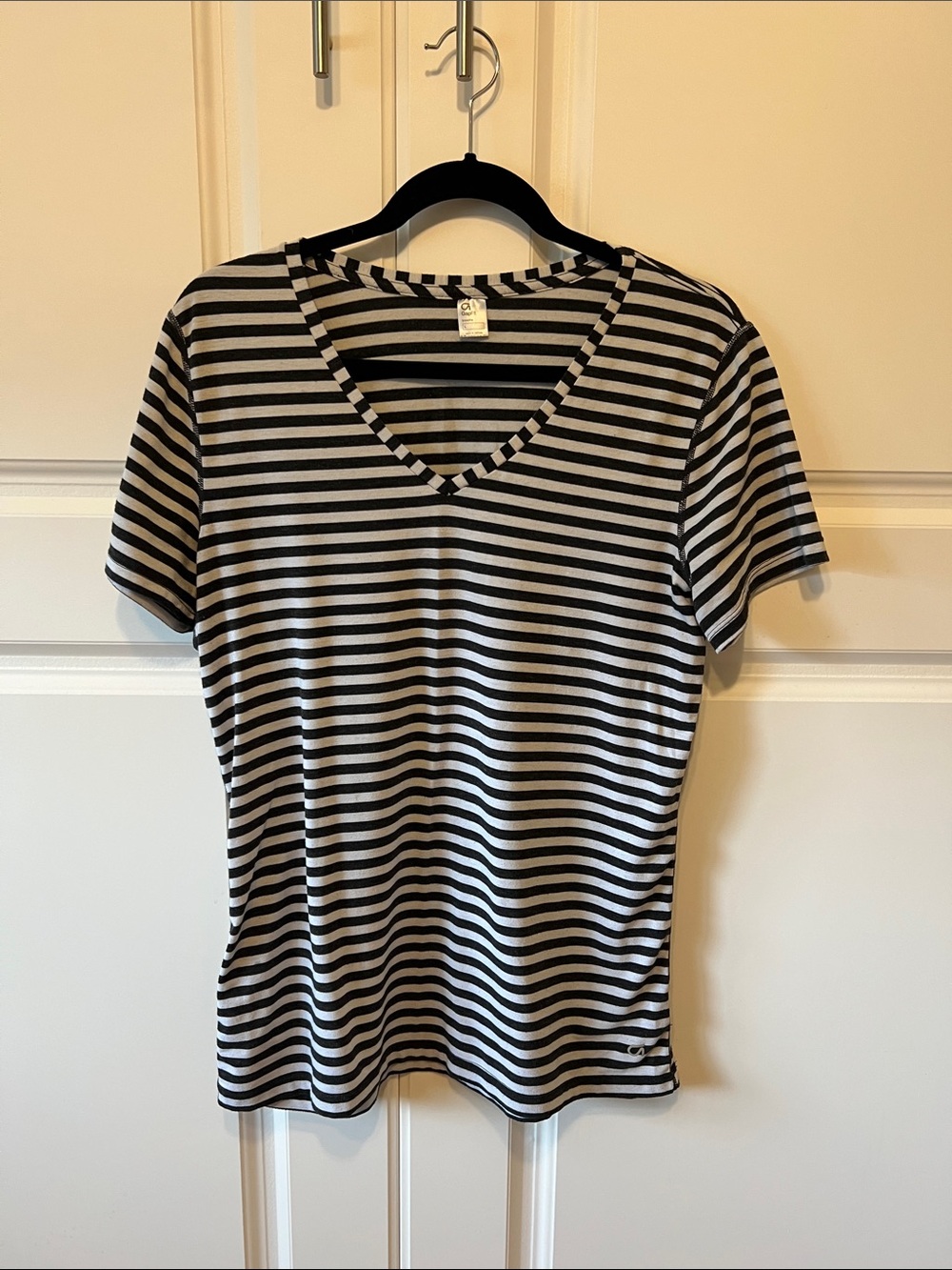 GapFit Breathe V-Neck Tee, L